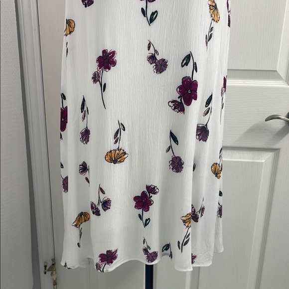 Gilli White Floral Midi Dress - Picture 3 of 8